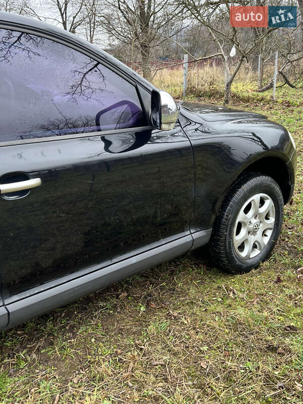 Внедорожник / Кроссовер Volkswagen Touareg 2003 в Косове