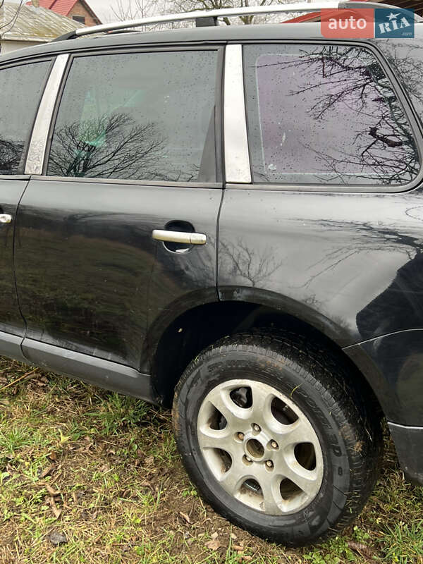 Внедорожник / Кроссовер Volkswagen Touareg 2003 в Косове