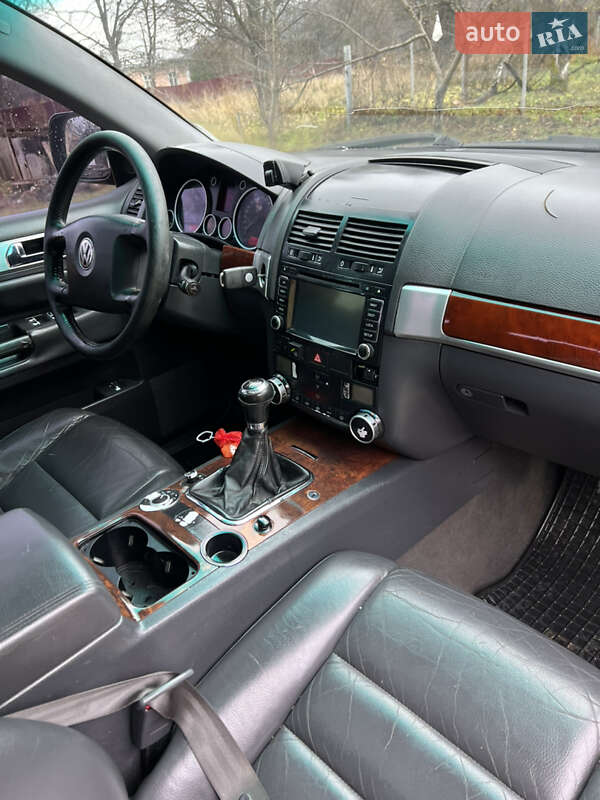 Внедорожник / Кроссовер Volkswagen Touareg 2003 в Косове