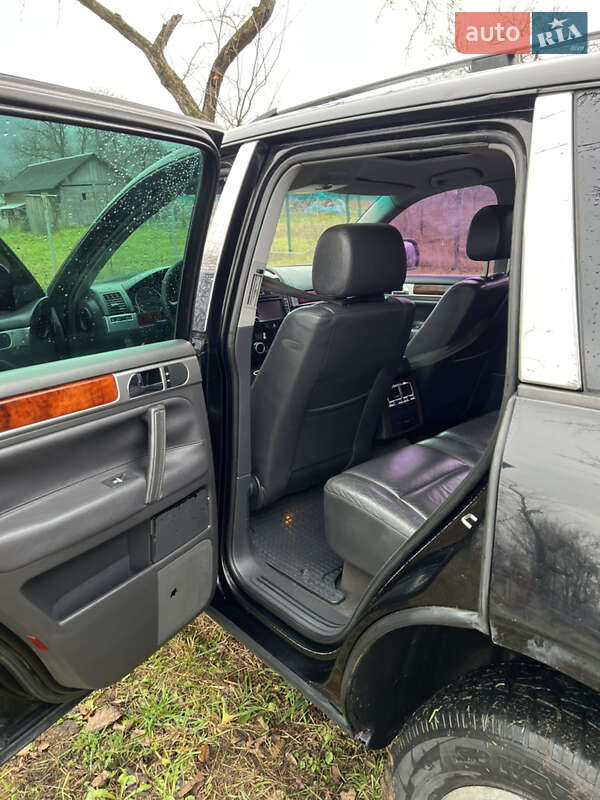 Внедорожник / Кроссовер Volkswagen Touareg 2003 в Косове