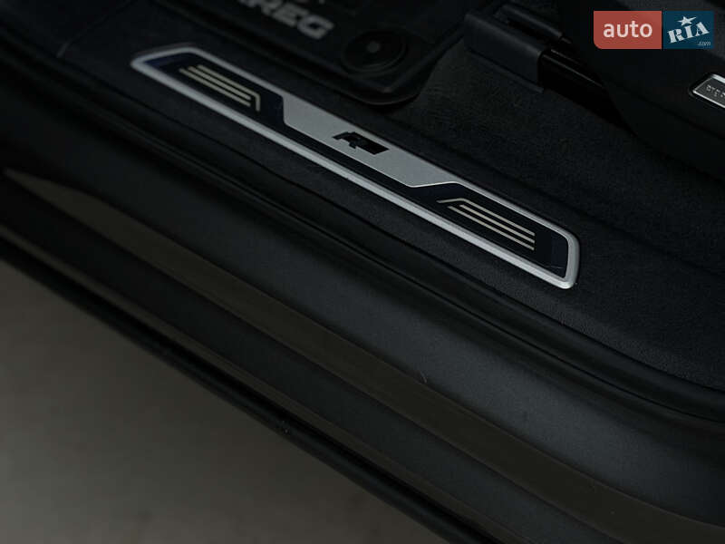 Позашляховик / Кросовер Volkswagen Touareg 2019 в Дубні