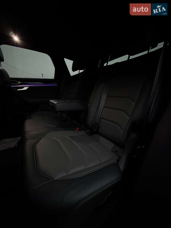 Позашляховик / Кросовер Volkswagen Touareg 2019 в Дубні