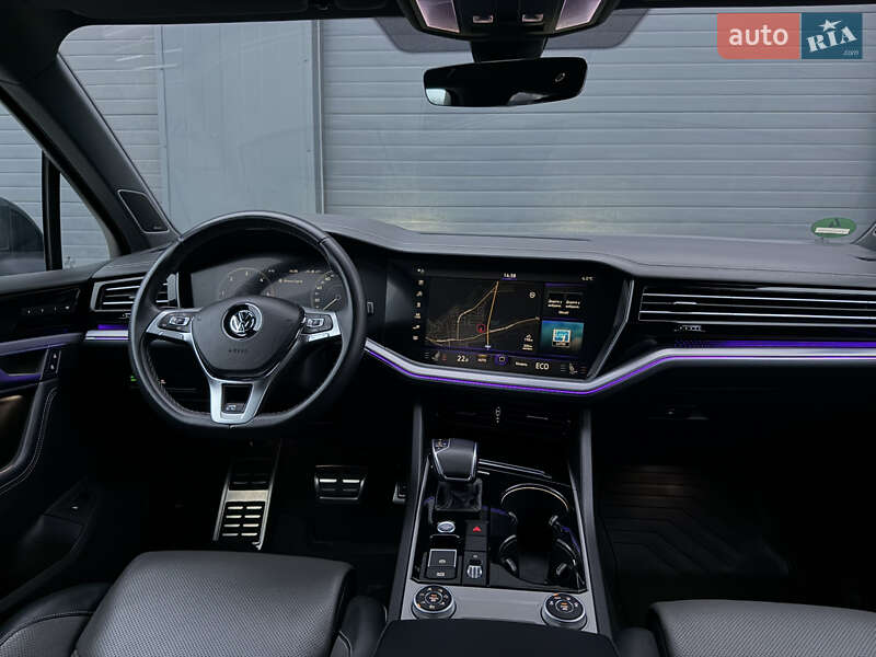 Позашляховик / Кросовер Volkswagen Touareg 2019 в Дубні