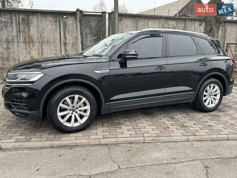 Позашляховик / Кросовер Volkswagen Touareg 2020 в Києві
