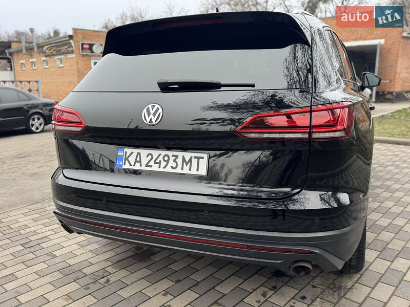 Позашляховик / Кросовер Volkswagen Touareg 2020 в Києві