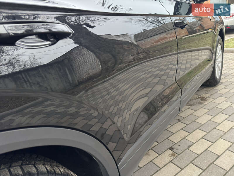 Позашляховик / Кросовер Volkswagen Touareg 2020 в Києві