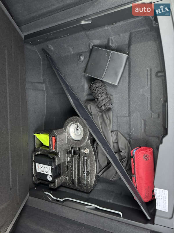 Позашляховик / Кросовер Volkswagen Touareg 2020 в Києві