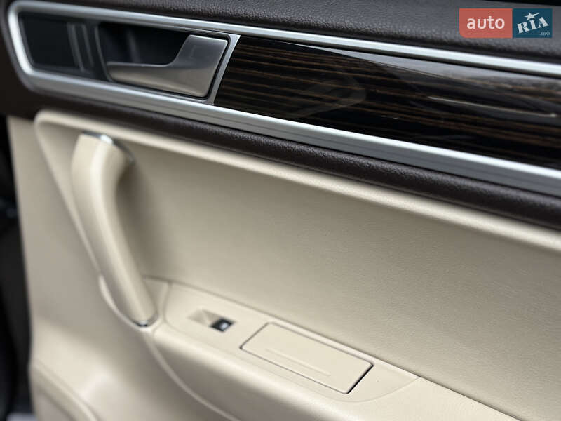 Внедорожник / Кроссовер Volkswagen Touareg 2017 в Днепре фото 41 Внедорожник / Кроссовер Volkswagen Touareg 2017 в Днепре