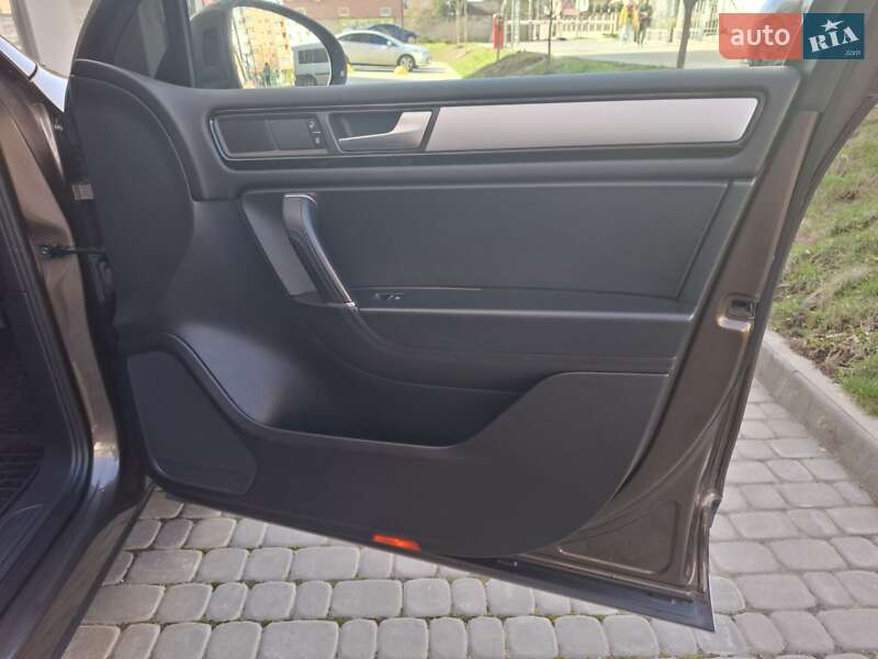 Позашляховик / Кросовер Volkswagen Touareg 2011 в Хмельницькому фото 47 Позашляховик / Кросовер Volkswagen Touareg 2011 в Хмельницькому