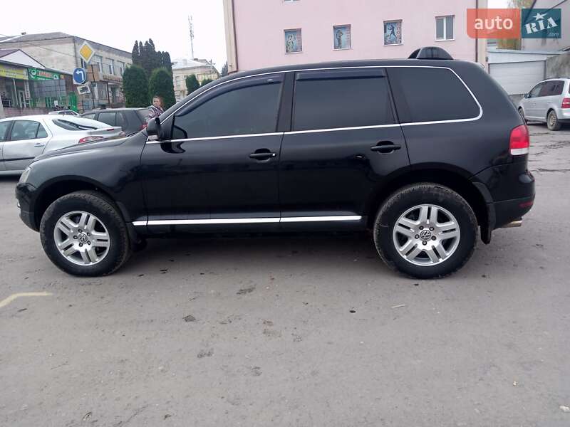 Позашляховик / Кросовер Volkswagen Touareg 2004 в Новій Ушиці