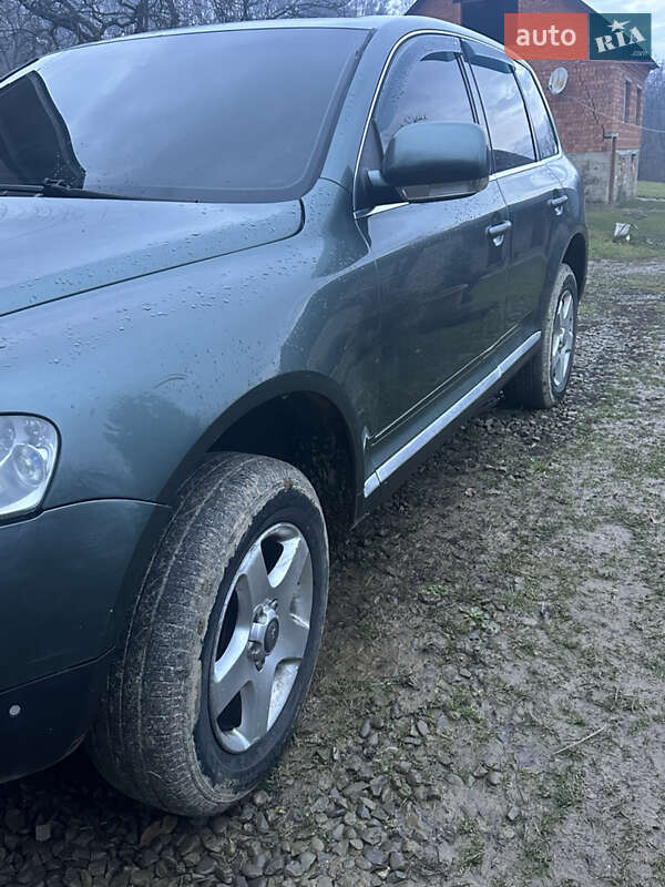 Позашляховик / Кросовер Volkswagen Touareg 2005 в Нересниці