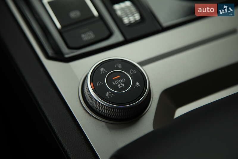 Позашляховик / Кросовер Volkswagen Touareg 2018 в Харкові фото 20 Позашляховик / Кросовер Volkswagen Touareg 2018 в Харкові