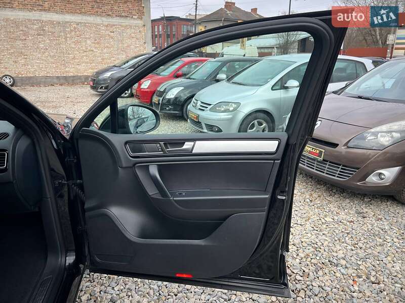 Позашляховик / Кросовер Volkswagen Touareg 2014 в Коломиї