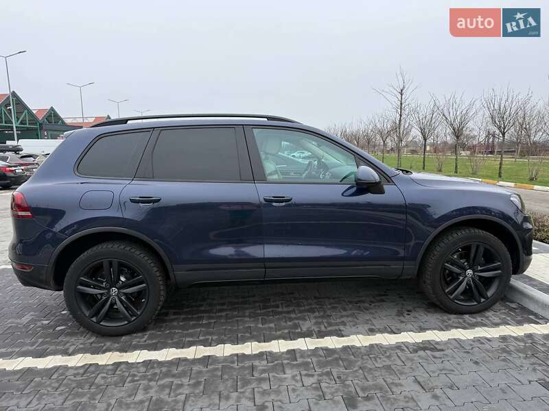 Позашляховик / Кросовер Volkswagen Touareg 2011 в Ірпені