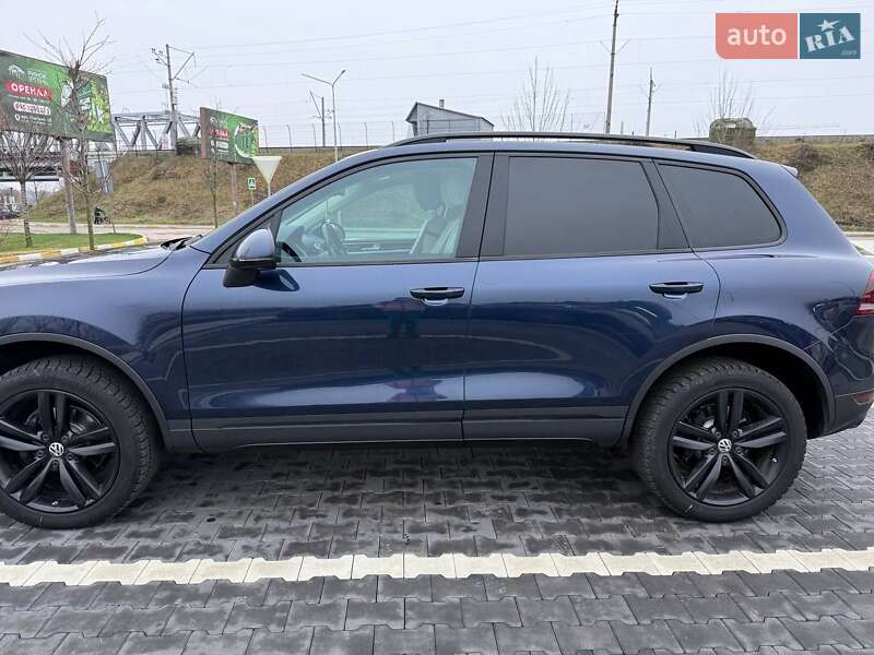Позашляховик / Кросовер Volkswagen Touareg 2011 в Ірпені