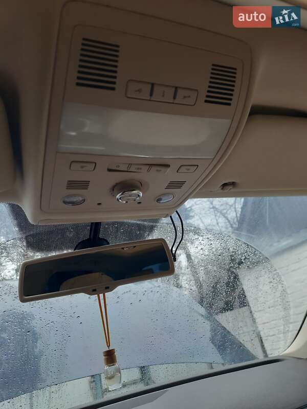 Позашляховик / Кросовер Volkswagen Touareg 2011 в Ірпені