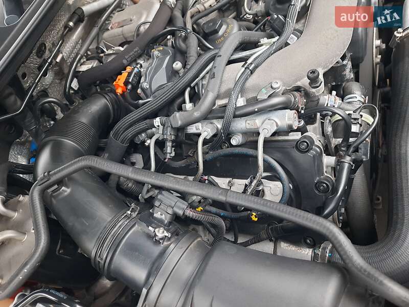 Позашляховик / Кросовер Volkswagen Touareg 2011 в Ірпені