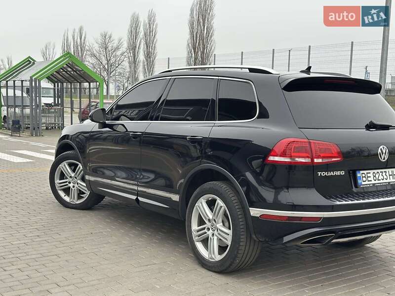 Позашляховик / Кросовер Volkswagen Touareg 2015 в Первомайську