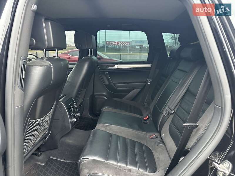 Позашляховик / Кросовер Volkswagen Touareg 2015 в Первомайську