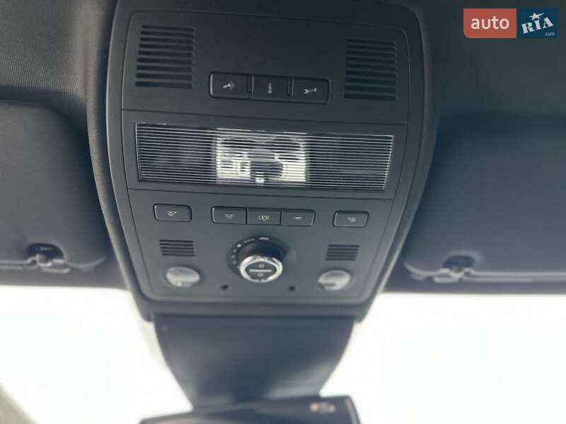 Позашляховик / Кросовер Volkswagen Touareg 2015 в Первомайську