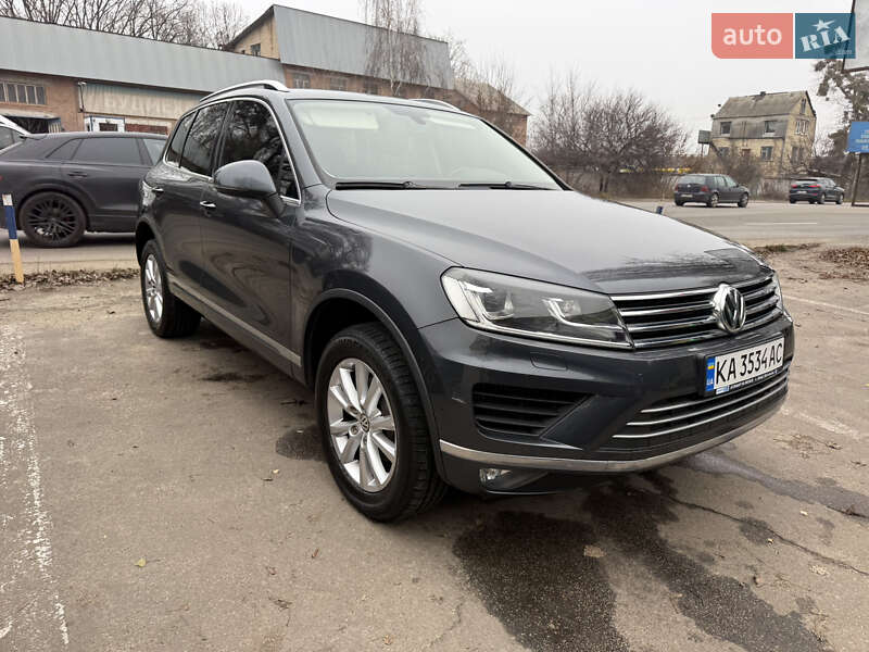 Позашляховик / Кросовер Volkswagen Touareg 2016 в Києві
