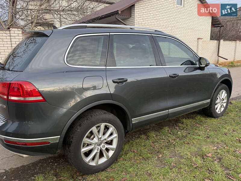 Позашляховик / Кросовер Volkswagen Touareg 2016 в Києві