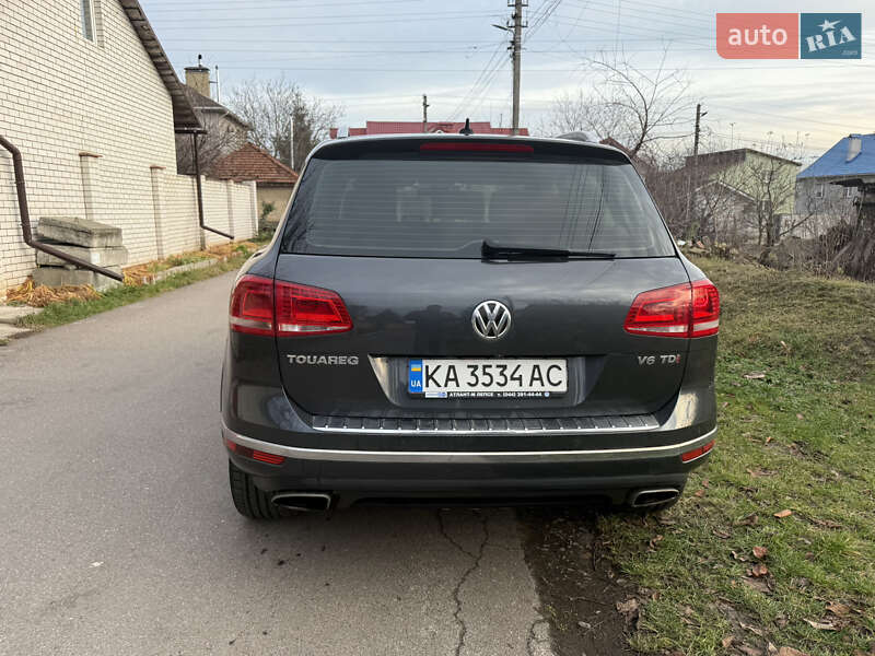 Позашляховик / Кросовер Volkswagen Touareg 2016 в Києві