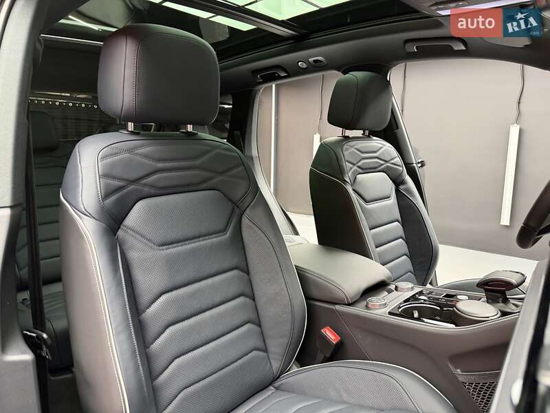Позашляховик / Кросовер Volkswagen Touareg 2025 в Києві