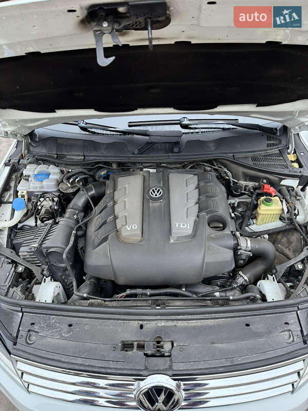 Позашляховик / Кросовер Volkswagen Touareg 2016 в Тернополі