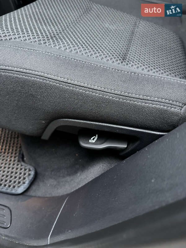 Позашляховик / Кросовер Volkswagen Touareg 2016 в Тернополі