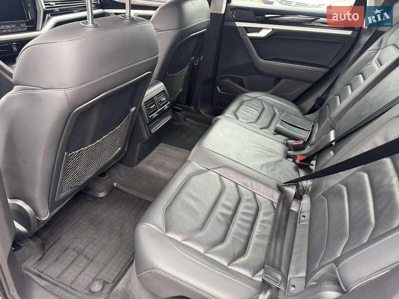Позашляховик / Кросовер Volkswagen Touareg 2019 в Хмельницькому