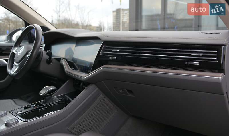 Позашляховик / Кросовер Volkswagen Touareg 2019 в Києві фото 41 Позашляховик / Кросовер Volkswagen Touareg 2019 в Києві