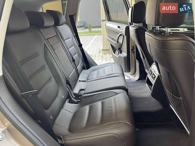 Позашляховик / Кросовер Volkswagen Touareg 2016 в Києві фото 17 Позашляховик / Кросовер Volkswagen Touareg 2016 в Києві