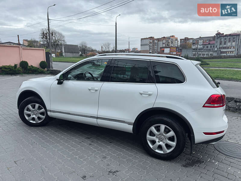 Внедорожник / Кроссовер Volkswagen Touareg 2014 в Хмельницком