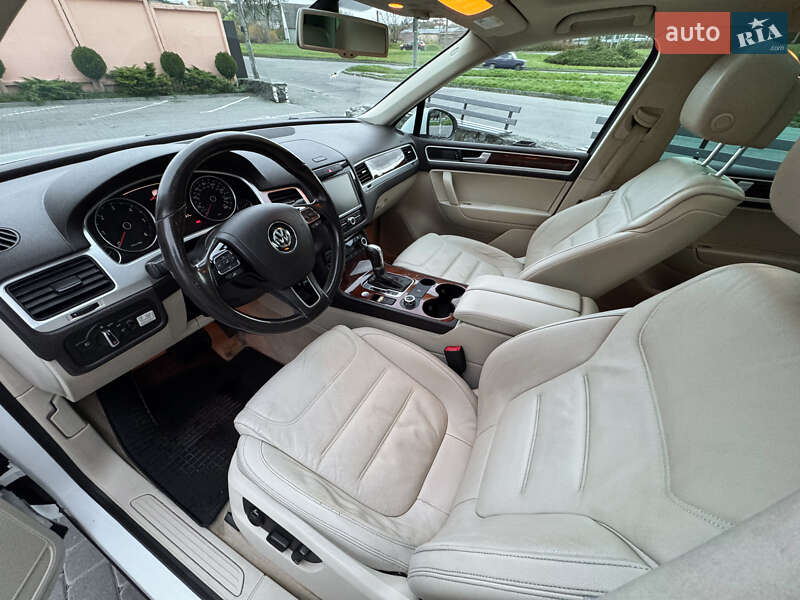 Внедорожник / Кроссовер Volkswagen Touareg 2014 в Хмельницком