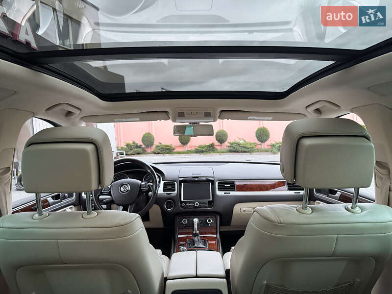 Внедорожник / Кроссовер Volkswagen Touareg 2014 в Хмельницком