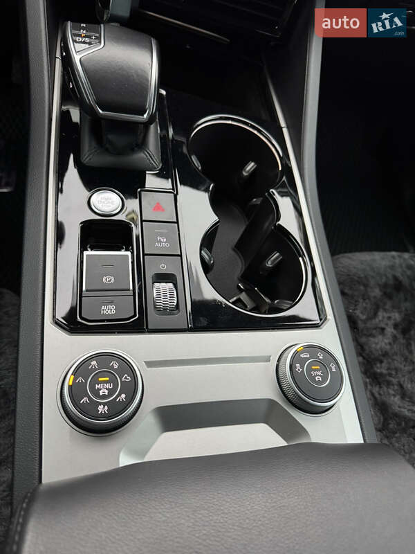 Внедорожник / Кроссовер Volkswagen Touareg 2021 в Запорожье