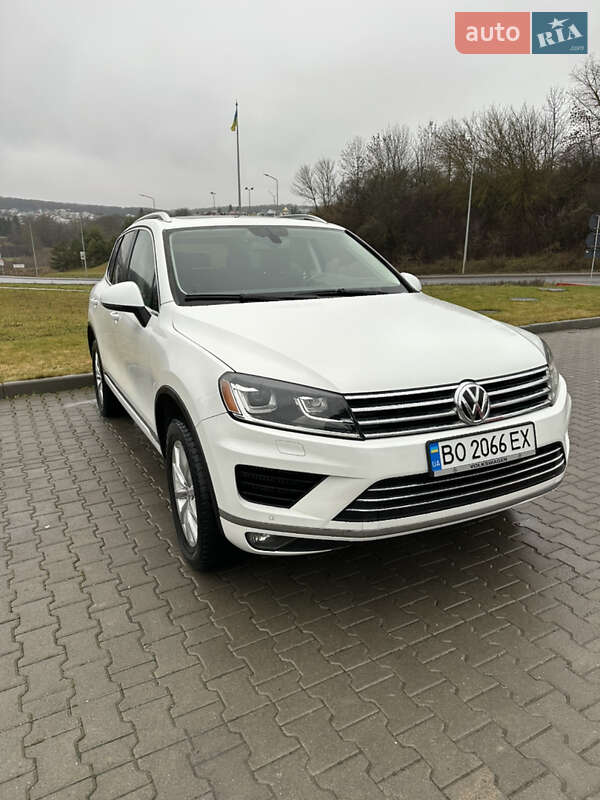Внедорожник / Кроссовер Volkswagen Touareg 2015 в Тернополе