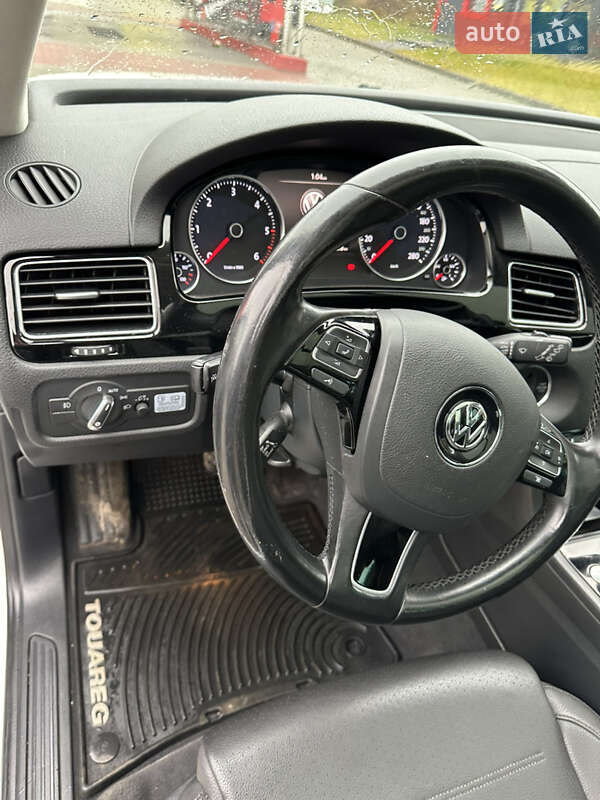 Внедорожник / Кроссовер Volkswagen Touareg 2015 в Тернополе