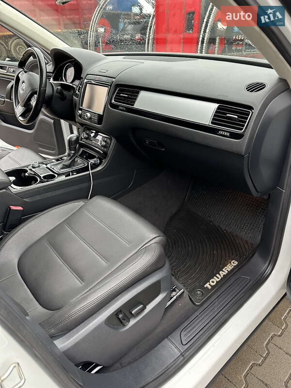 Внедорожник / Кроссовер Volkswagen Touareg 2015 в Тернополе