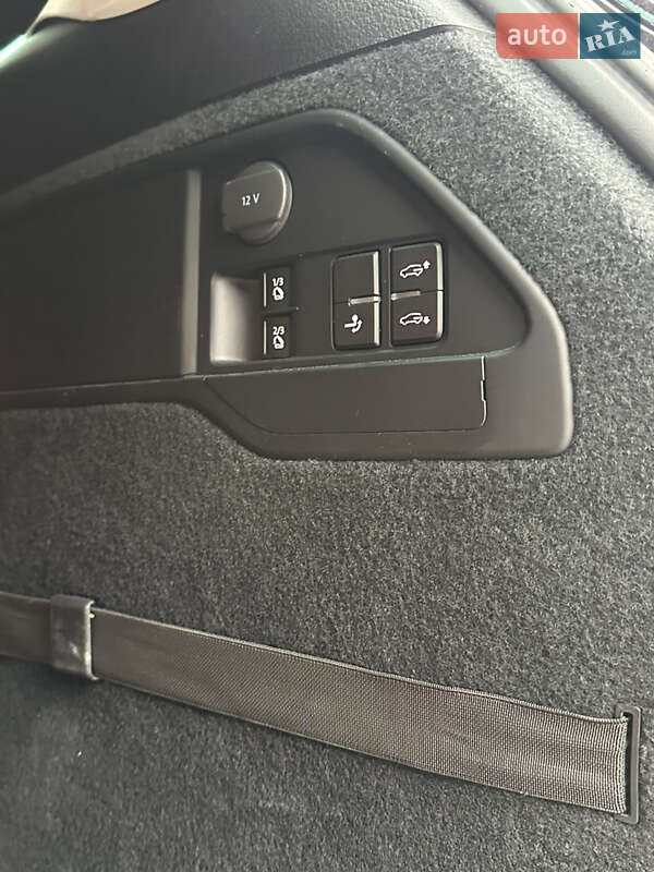 Внедорожник / Кроссовер Volkswagen Touareg 2015 в Новояворовске