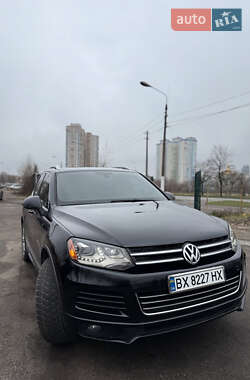 Внедорожник / Кроссовер Volkswagen Touareg 2014 в Киеве