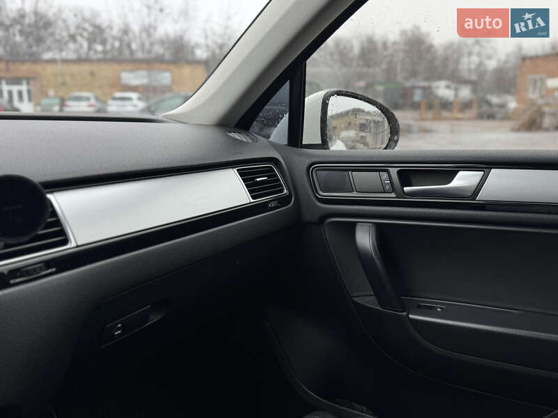 Внедорожник / Кроссовер Volkswagen Touareg 2014 в Киеве фото 36 Внедорожник / Кроссовер Volkswagen Touareg 2014 в Киеве