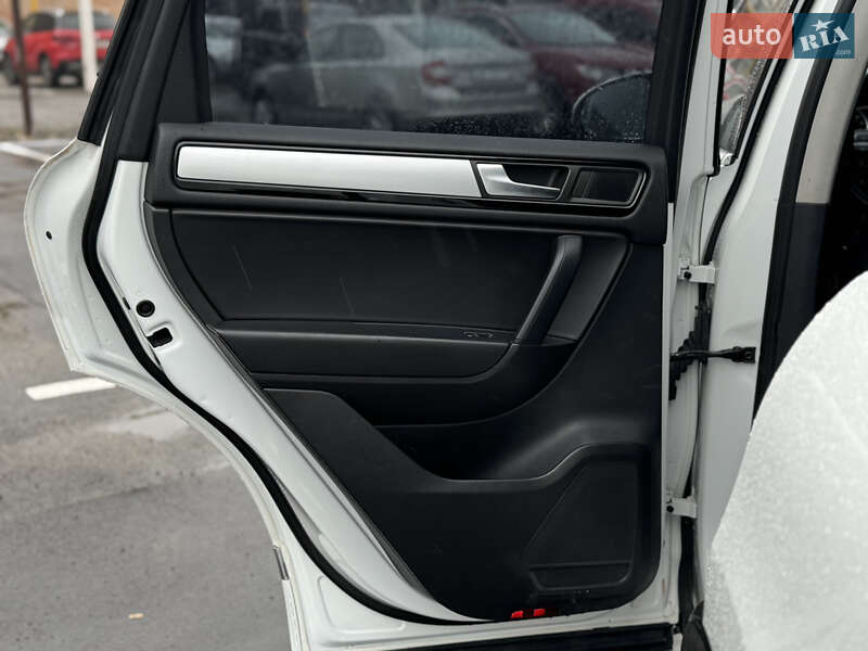 Внедорожник / Кроссовер Volkswagen Touareg 2014 в Киеве фото 45 Внедорожник / Кроссовер Volkswagen Touareg 2014 в Киеве