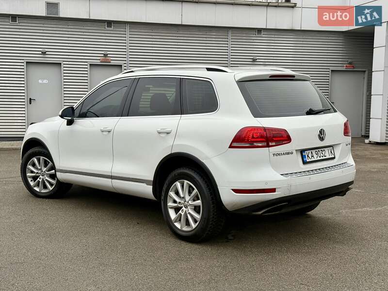 Внедорожник / Кроссовер Volkswagen Touareg 2014 в Киеве