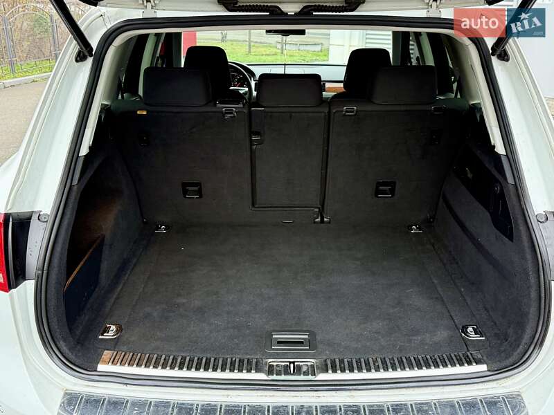 Внедорожник / Кроссовер Volkswagen Touareg 2014 в Киеве