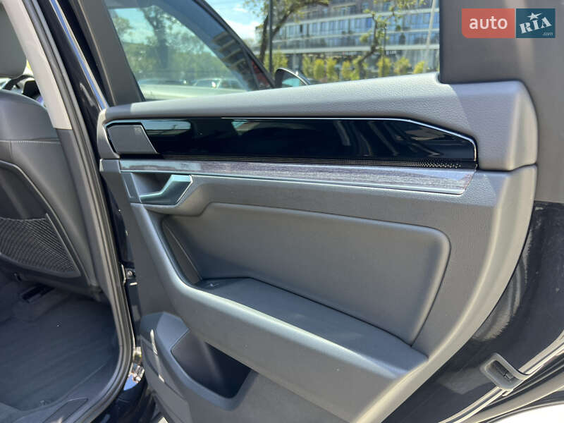 Внедорожник / Кроссовер Volkswagen Touareg 2021 в Ужгороде