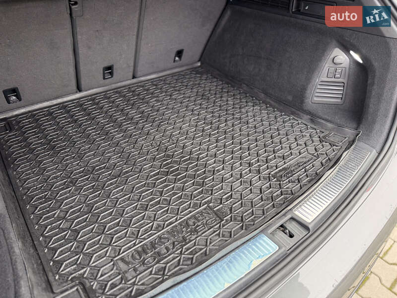 Внедорожник / Кроссовер Volkswagen Touareg 2021 в Хмельницком