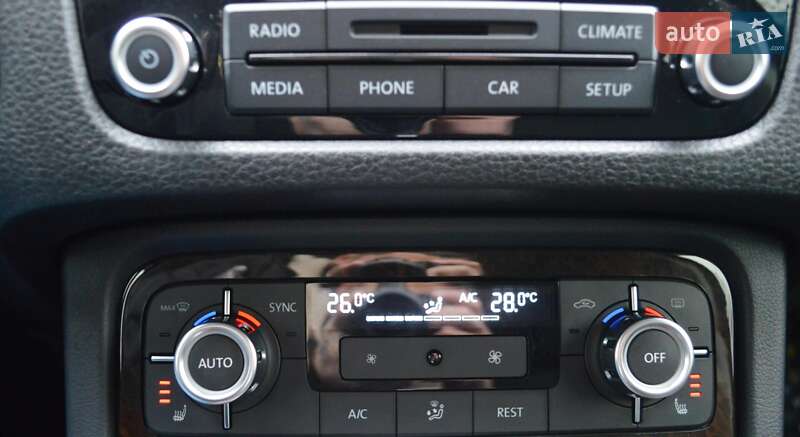 Позашляховик / Кросовер Volkswagen Touareg 2013 в Одесі