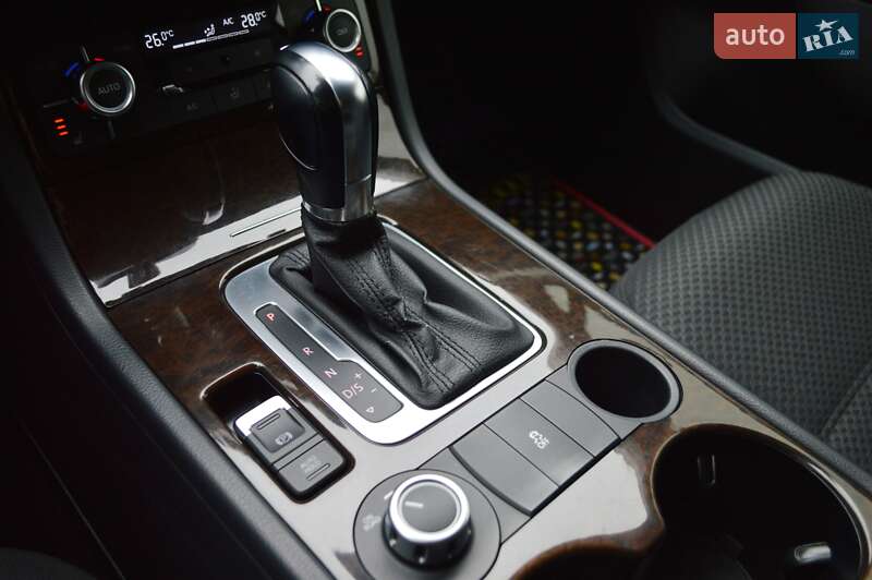 Позашляховик / Кросовер Volkswagen Touareg 2013 в Одесі